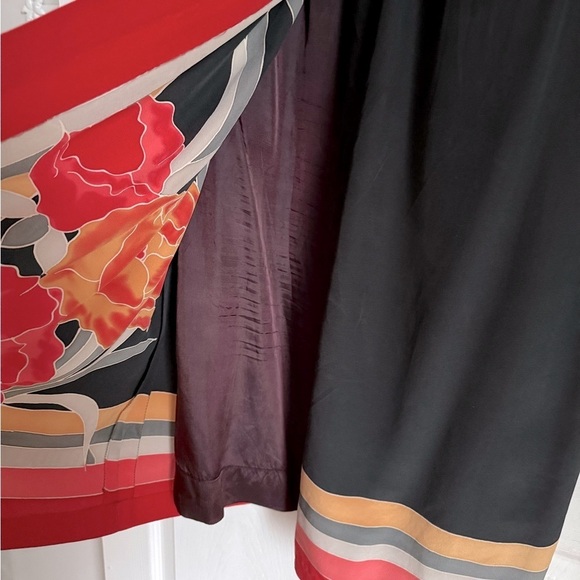 Vintage 1970s black silk Japanese patterned midi dress - size Medium (M) - Picture 5 of 7